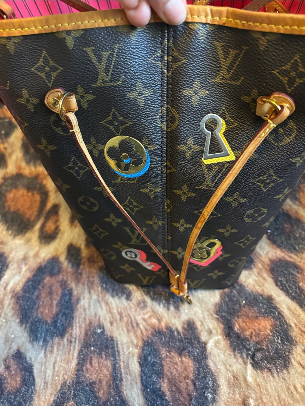 AUTH Louis Vuitton Love Lock Neverfull MM and new insert/Hot pink - Picture 13 of 14